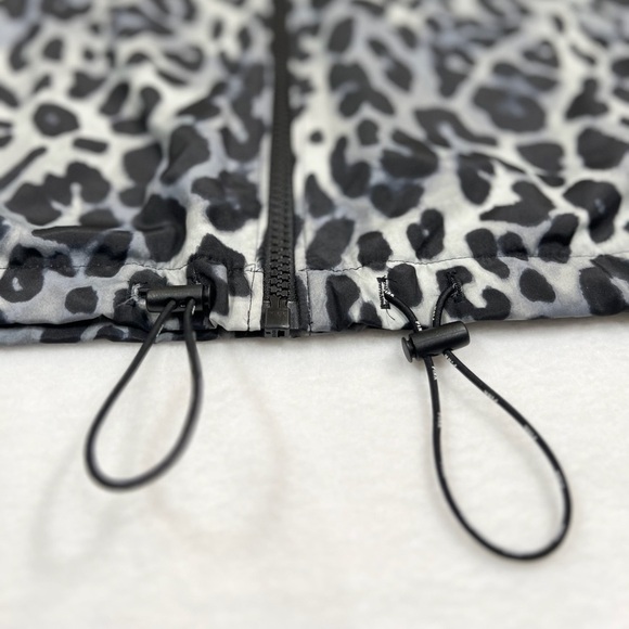PINK‎ Victoria’s Secret Snow Leopard Print Windbreaker Gorpcore Trendy Size XS - Picture 7 of 15